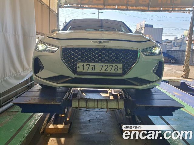 Genesis G70 2018 — photo 1