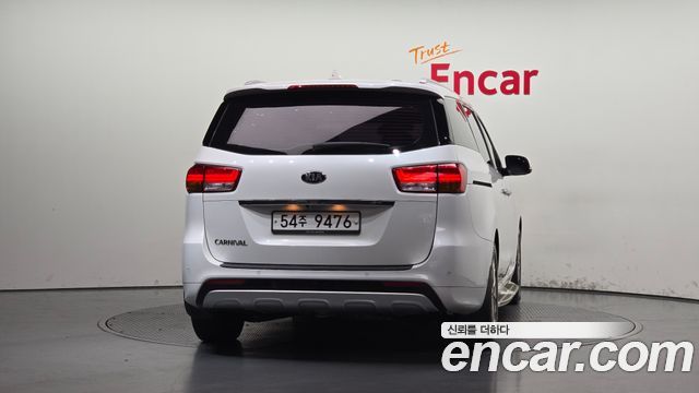 Kia Canival 2015 — photo 4