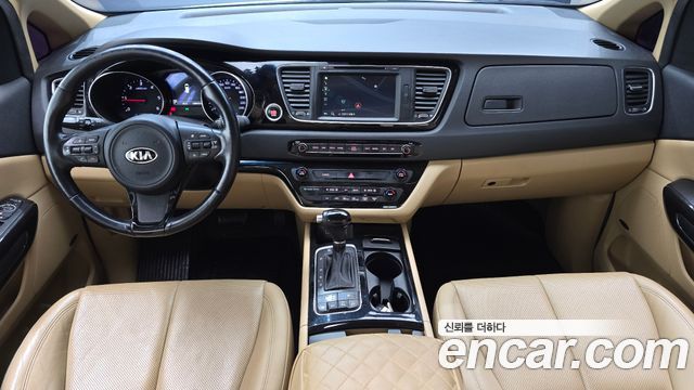 Kia Canival 2015 — photo 10