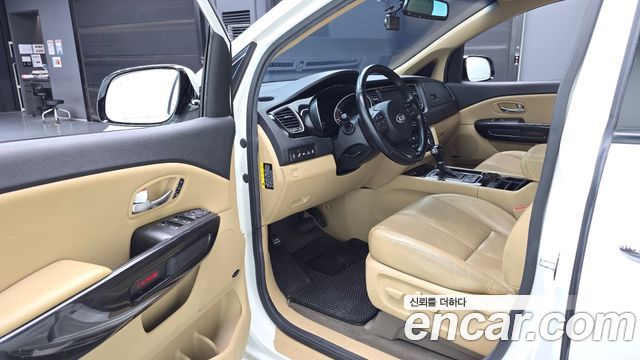 Kia Canival 2015 — photo 13