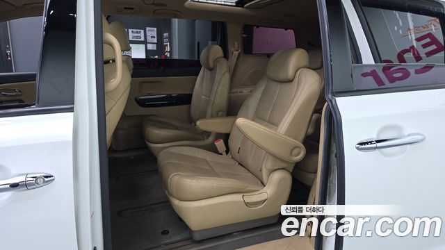 Kia Canival 2015 — photo 17