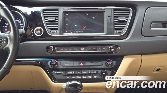 Kia Canival 2015 — photo 19