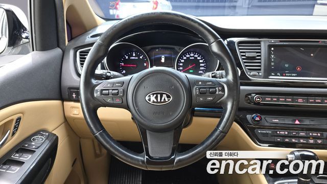 Kia Canival 2015 — photo 20