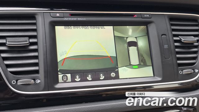 Kia Canival 2015 — photo 21