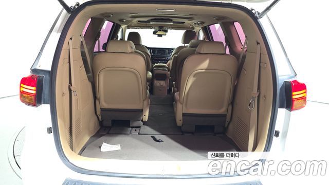 Kia Canival 2015 — photo 23