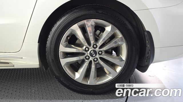 Kia Canival 2015 — photo 7