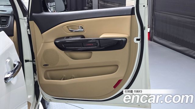 Kia Canival 2015 — photo 15