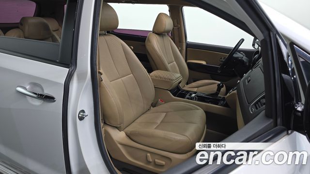 Kia Canival 2015 — photo 16