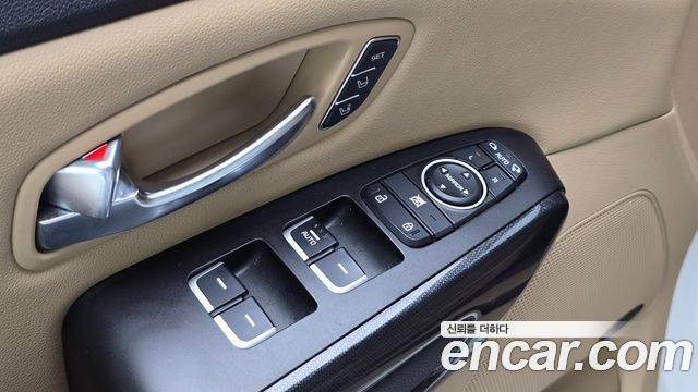 Kia Canival 2015 — photo 27