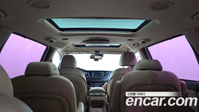 Kia Canival 2015 — photo 29