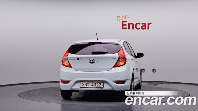 Hyundai Accent 2012 — photo 4