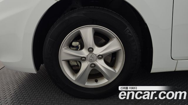 Hyundai Accent 2012 — photo 5