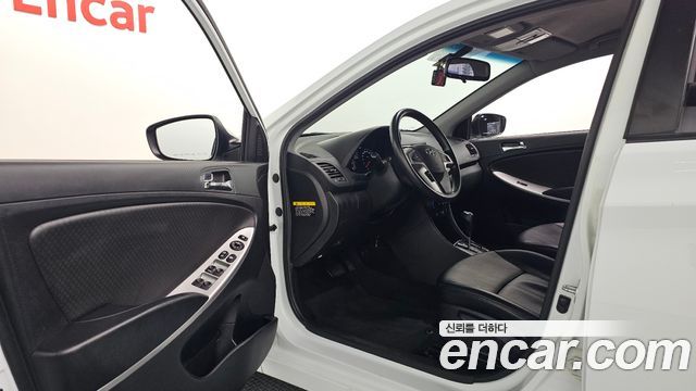 Hyundai Accent 2012 — photo 13