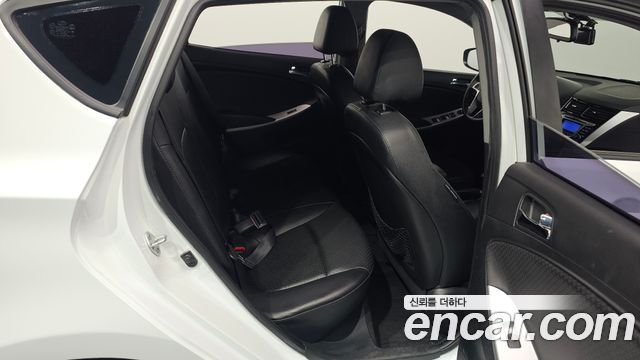 Hyundai Accent 2012 — photo 17