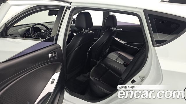 Hyundai Accent 2012 — photo 18