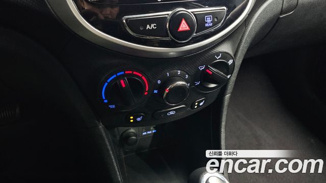 Hyundai Accent 2012 — photo 22