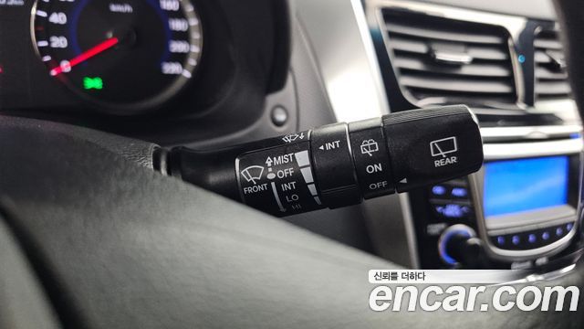 Hyundai Accent 2012 — photo 25