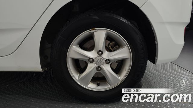 Hyundai Accent 2012 — photo 7