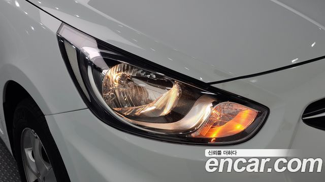 Hyundai Accent 2012 — photo 8