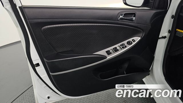 Hyundai Accent 2012 — photo 14
