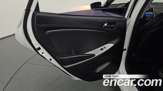 Hyundai Accent 2012 — photo 15