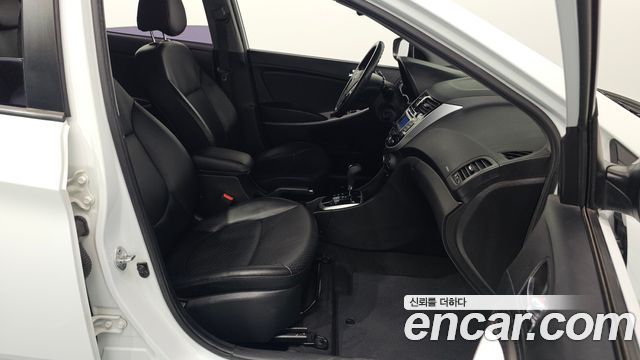 Hyundai Accent 2012 — photo 16