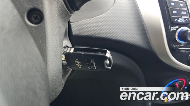 Hyundai Accent 2012 — photo 28