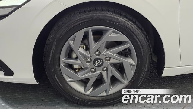 Hyundai AVANTE 2025 — photo 5