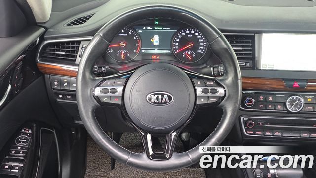 Kia K7 2016 — photo 13