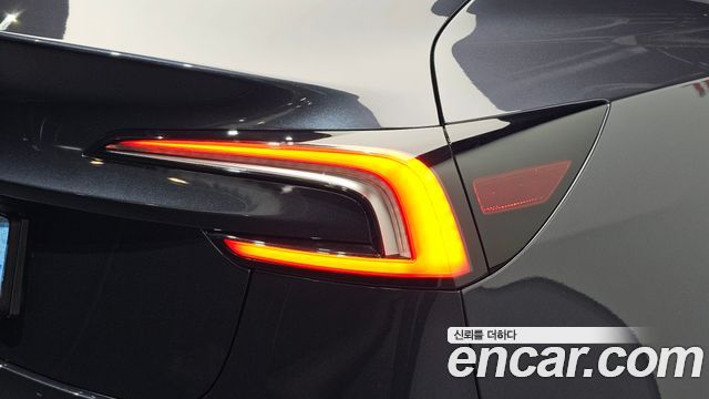 Tesla Model 3 2026 — photo 9
