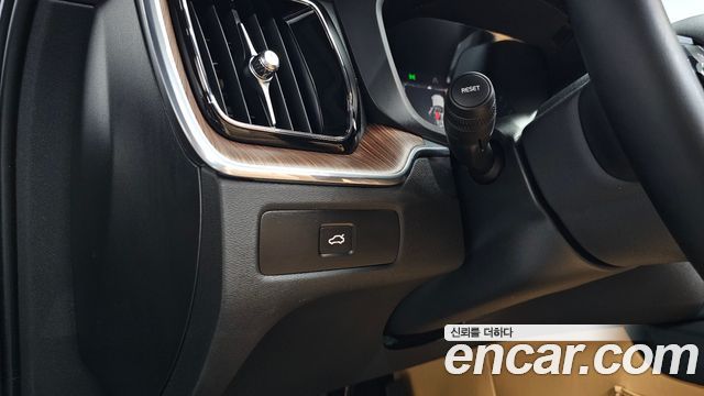 Volvo XC60 2024 — photo 37