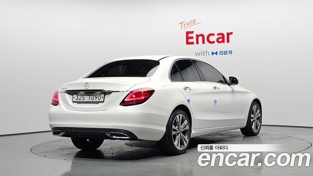 Mercedes-Benz C-Class 2019 — photo 2