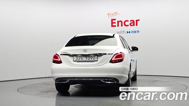 Mercedes-Benz C-Class 2019 — photo 4