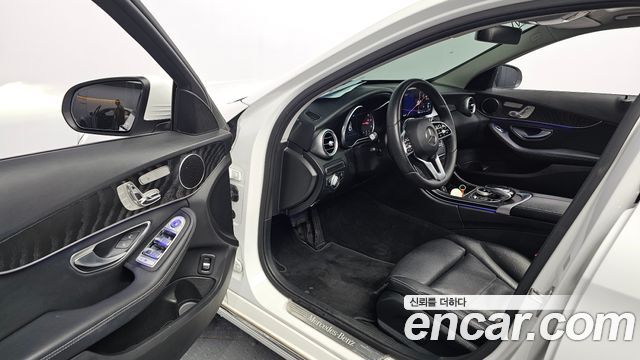 Mercedes-Benz C-Class 2019 — photo 17