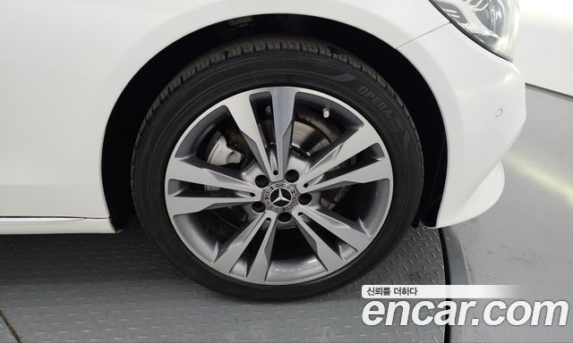 Mercedes-Benz C-Class 2019 — photo 7