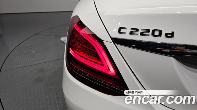Mercedes-Benz C-Class 2019 — photo 9