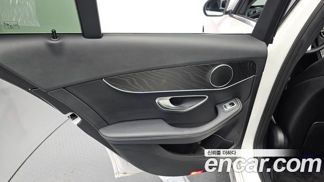 Mercedes-Benz C-Class 2019 — photo 15
