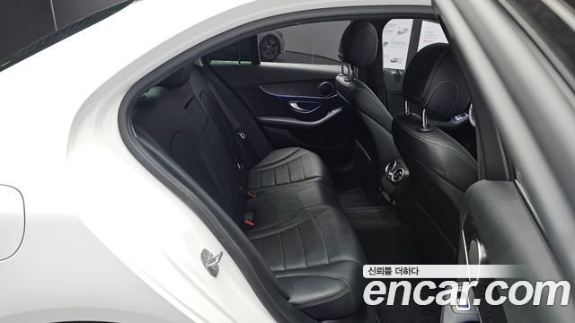 Mercedes-Benz C-Class 2019 — photo 16