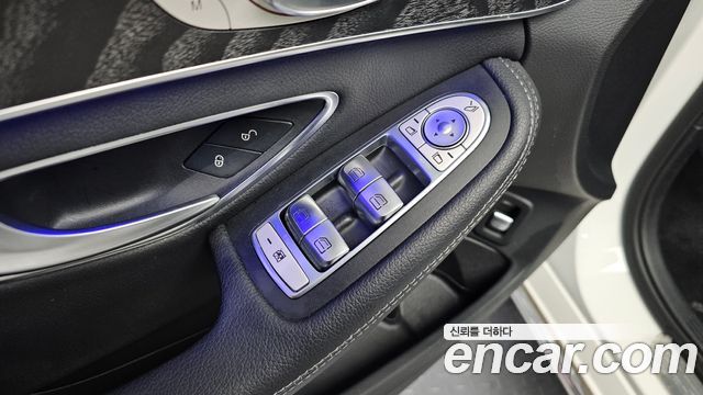 Mercedes-Benz C-Class 2019 — photo 27