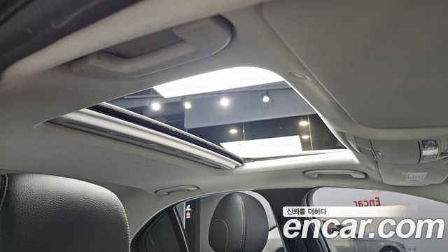 Mercedes-Benz C-Class 2019 — photo 29