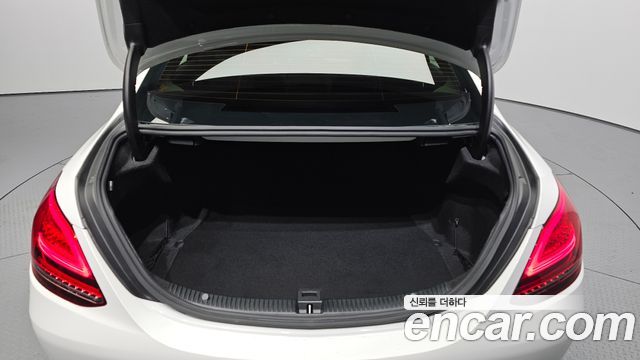 Mercedes-Benz C-Class 2019 — photo 30