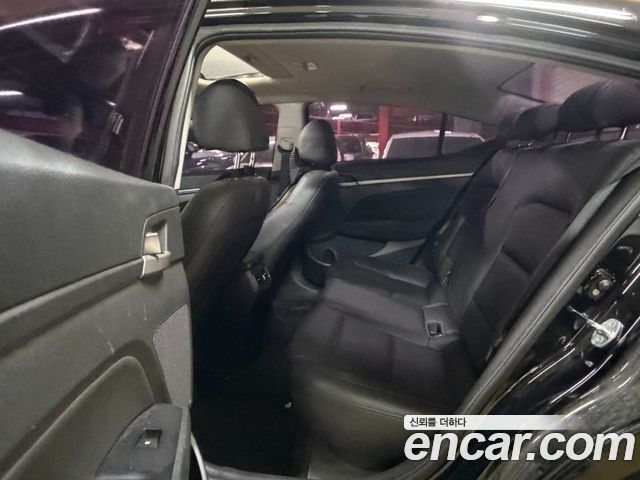 Hyundai AVANTE 2017 — photo 8