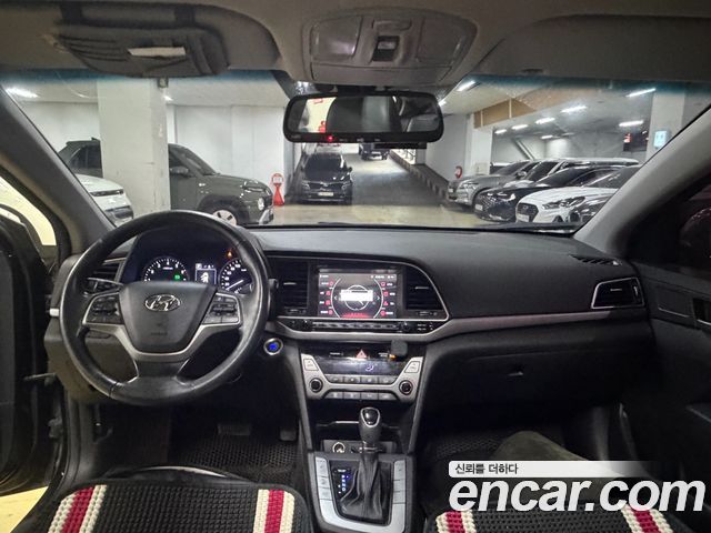 Hyundai AVANTE 2017 — photo 9