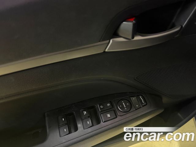 Hyundai AVANTE 2017 — photo 16