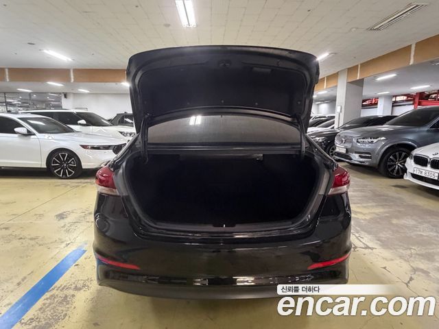 Hyundai AVANTE 2017 — photo 18