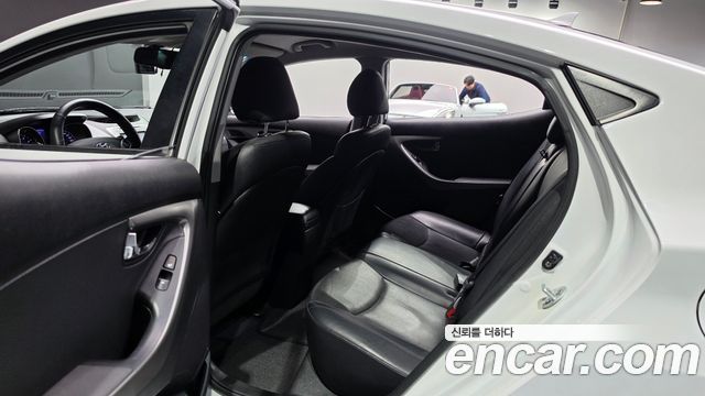Hyundai AVANTE 2011 — photo 11