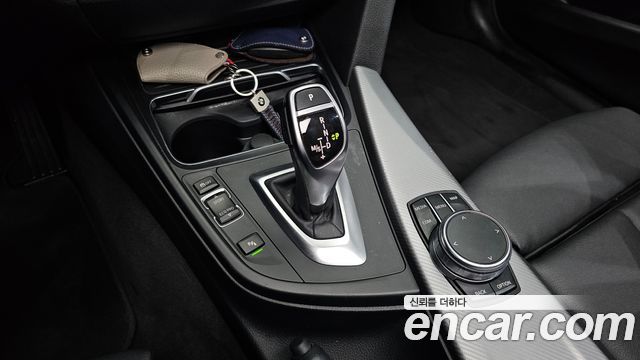 BMW 3-Series 2018 — photo 12