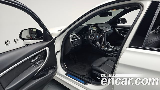 BMW 3-Series 2018 — photo 13