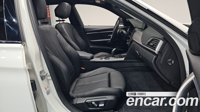 BMW 3-Series 2018 — photo 18