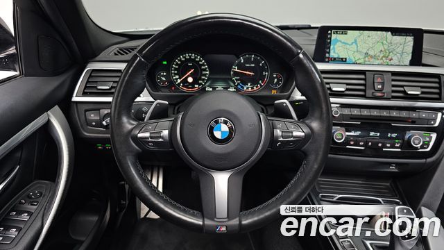 BMW 3-Series 2018 — photo 19